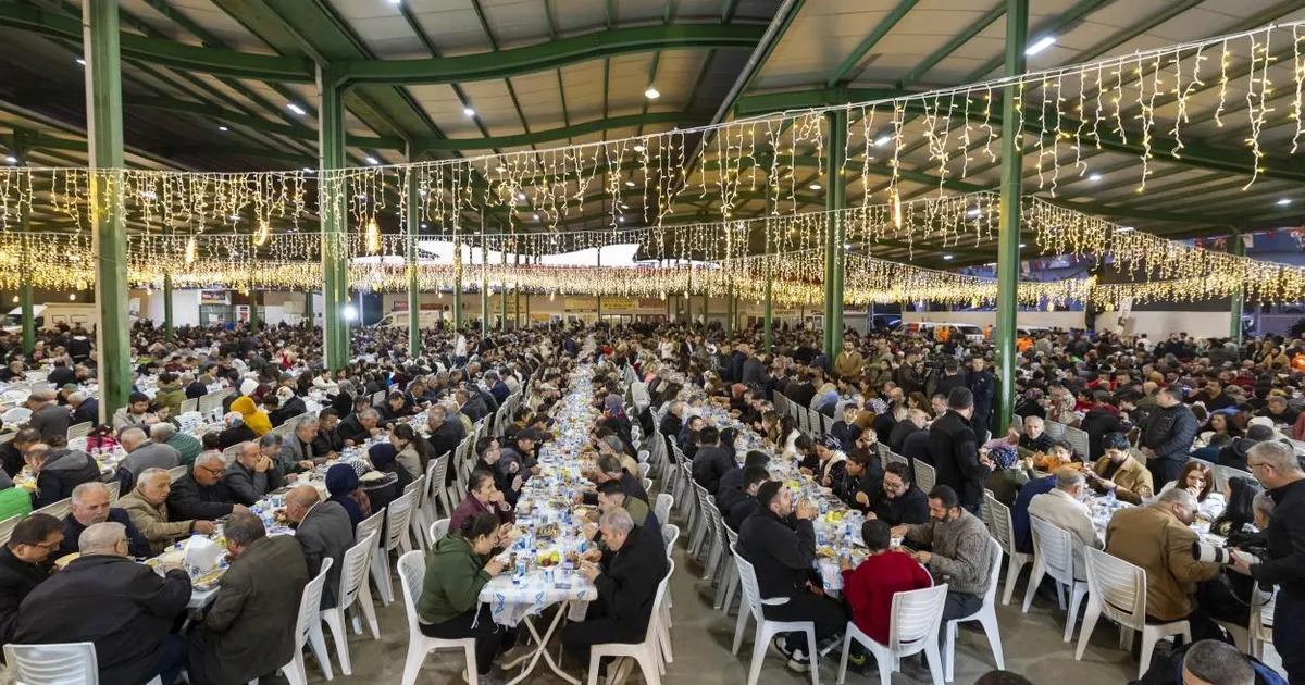 Başkan Seçer Tarsuslularla iftar sofrasında buluştu