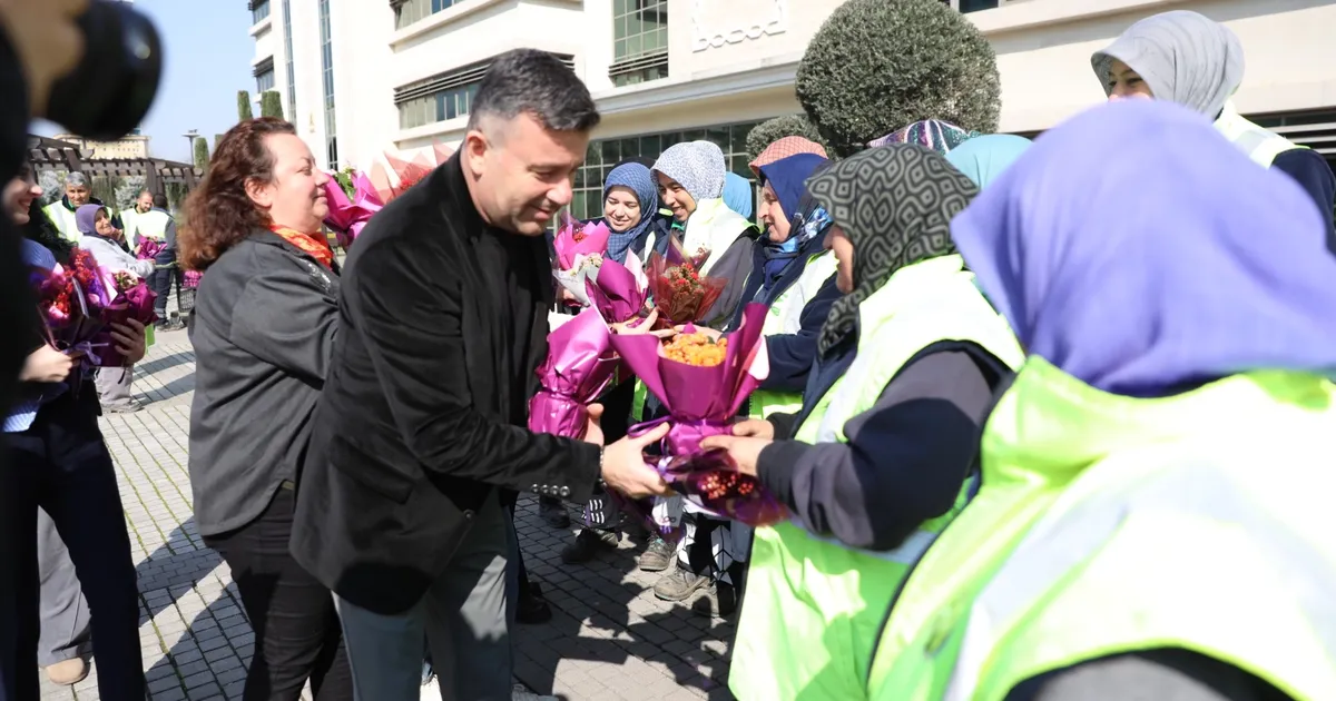 Bursa Büyükşehir’den kadınlar çiçek jesti