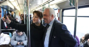 Nilüfer Belediye Başkanı Şadi Özdemir, güne BursaRay’da vatandaşlarla yolculuk yaparak
