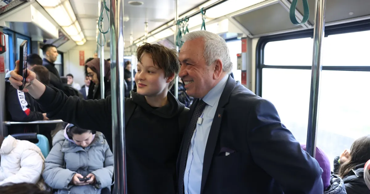 Bursa Nilüfer’de Başkan Özdemir’den mesai öncesi metro sürprizi