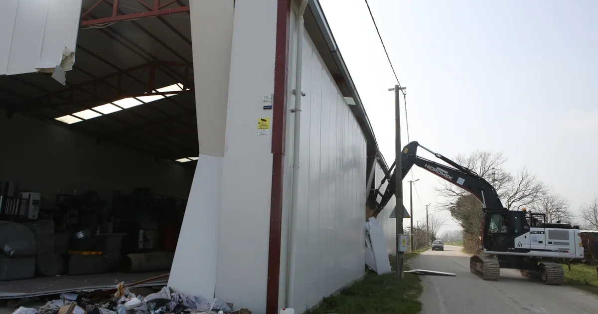 Bursa Nilüfer’de tarım alanındaki kaçak yapı yıkıldı