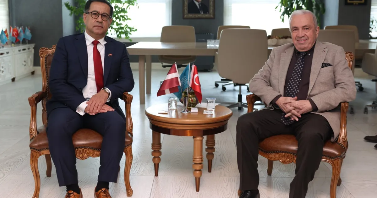 Nilüfer Belediye Başkanı Şadi Özdemir, Letonya Büyükelçisi Bahtijors Hasans’ı ağırladı.