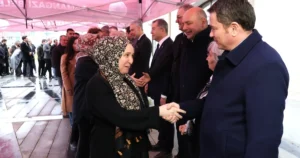 Bursa'da Osmangazi Belediye Başkanı Erkan Aydın, Ramazan Bayramı tatili öncesinde