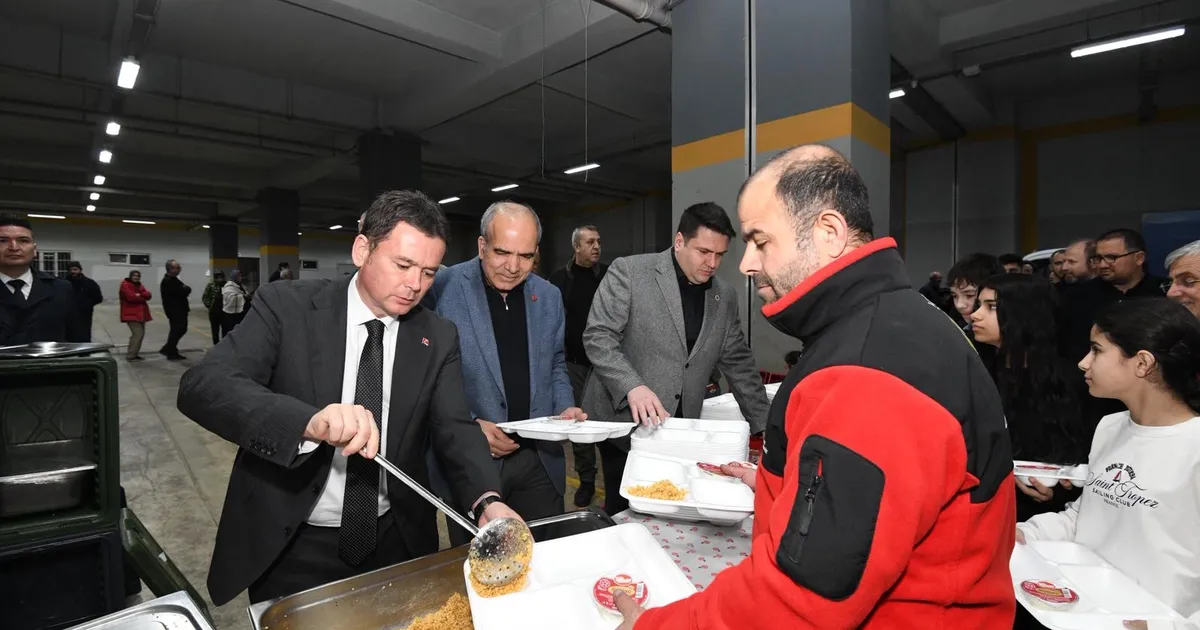 Bursa Osmangazi’de Başkan Aydın Yunuseli’nde vatandaşlarla iftarda buluştu