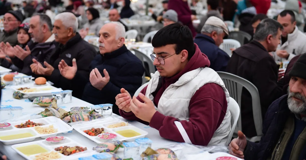 Bursa Osmangazi’de Ramazan sofrası Sırameşeler’de kuruldu