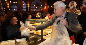 Bursa Büyükşehir Belediye Başkanı Mustafa Bozbey, Ramazan’ın bereketini Abdal Meydanı’nda