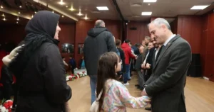 Çayırova Belediye Başkanı Bünyamin Çiftçi, mesai arkadaşlarıyla bir araya gelerek,