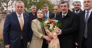 Mardin’deki ziyaretlerini sürdüren Cumhurbaşkanı Yardımcısı Cevdet Yılmaz, Midyat ilçesinde düzenlenen