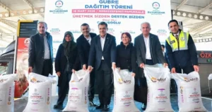 Denizli Büyükşehir Belediye Başkanı Bülent Nuri Çavuşoğlu’nun talimatıyla başlatılan gübre