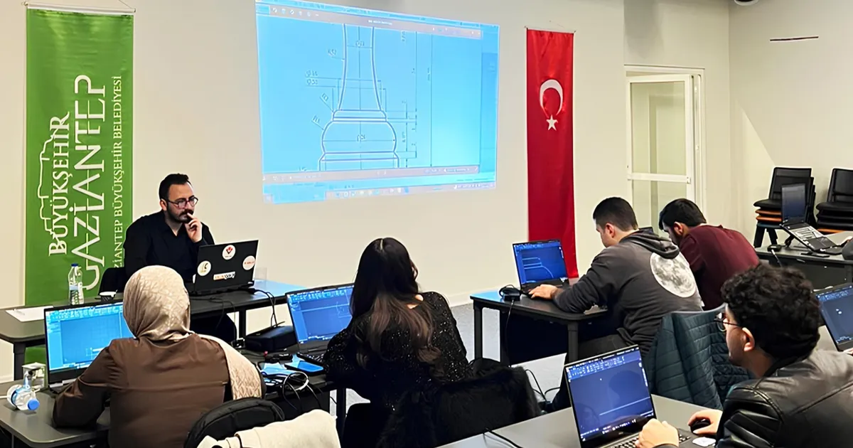 Gaziantep’te gençler iftardan sahura teknolojiyle buluşuyor