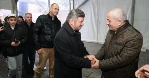 Gebze’de geleneksel hale gelen kent bayramlaşması programı, bayram namazının ardından
