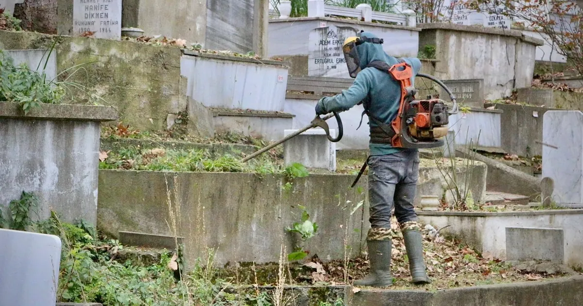Giresun’da mezarlıklar bayrama hazır