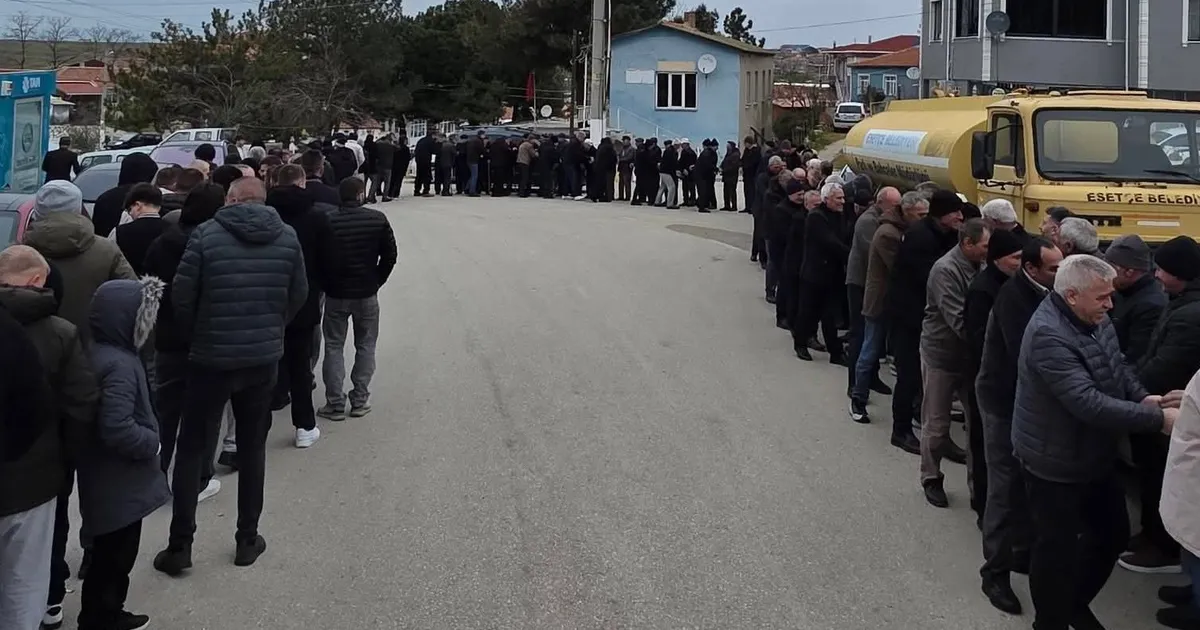 İpsala’da asırlık gelenek… Metrelerce uzayan bayramlaşma kuyruğu!