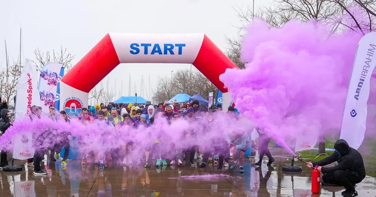 İstanbul Maltepe’de epilepsi farkındalığı için mor koşu