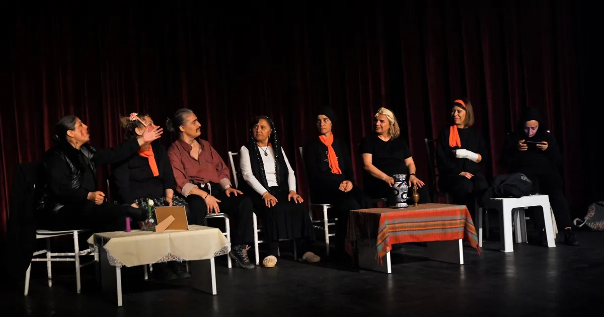 İzmir Bornova’da kadınların hikâyeleriyle sahneye taştı