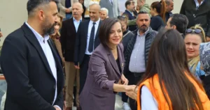 İzmir'de Karabağlar Belediye Başkanı Helil Kınay, bayram öncesi belediyede görev