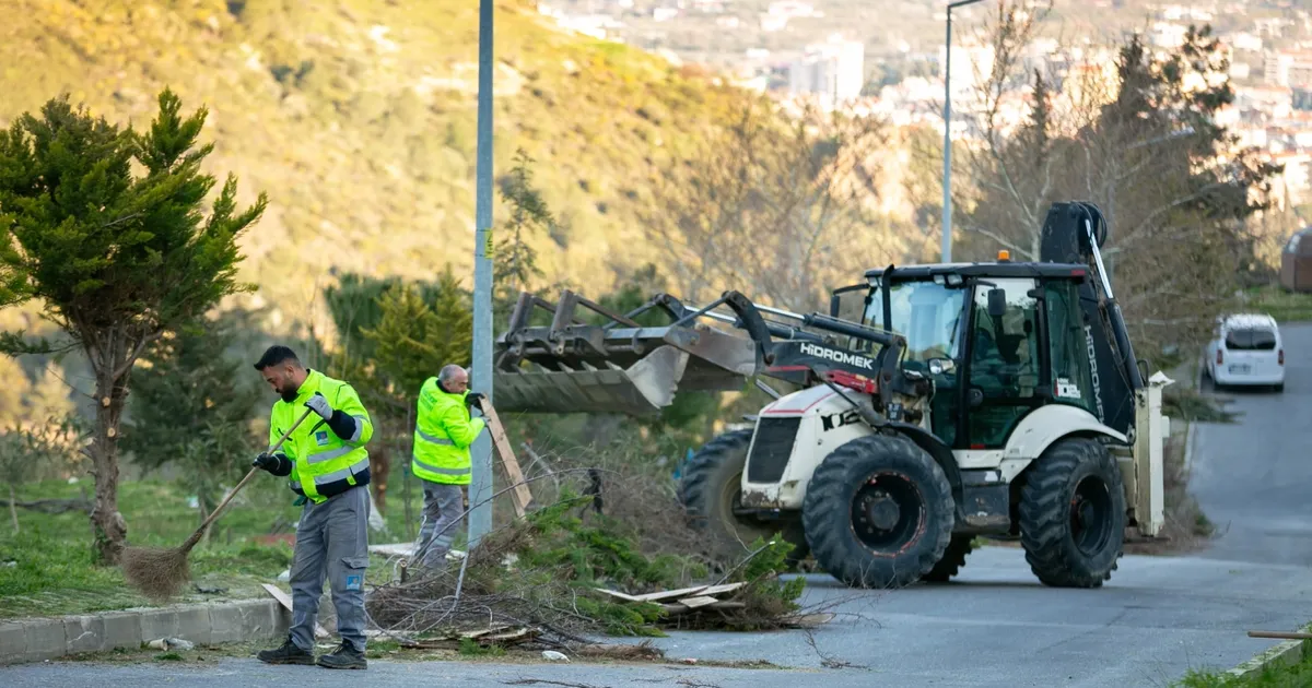 İzmir Narlıdere’de kapsamlı bahar temizliği