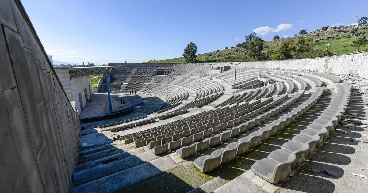 İzmir’de Aşık Veysel Amfi Tiyatro’ya yeni sezon öncesi bakım