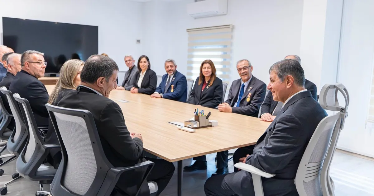 İzmir’de şehit aileleri derneklerinden Başkan Tugay’a ziyaret