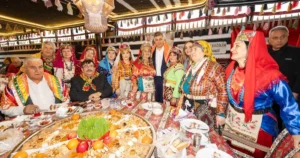 İzmir Büyükşehir Belediye Başkanı Dr. Cemil Tugay ve eşi Öznur