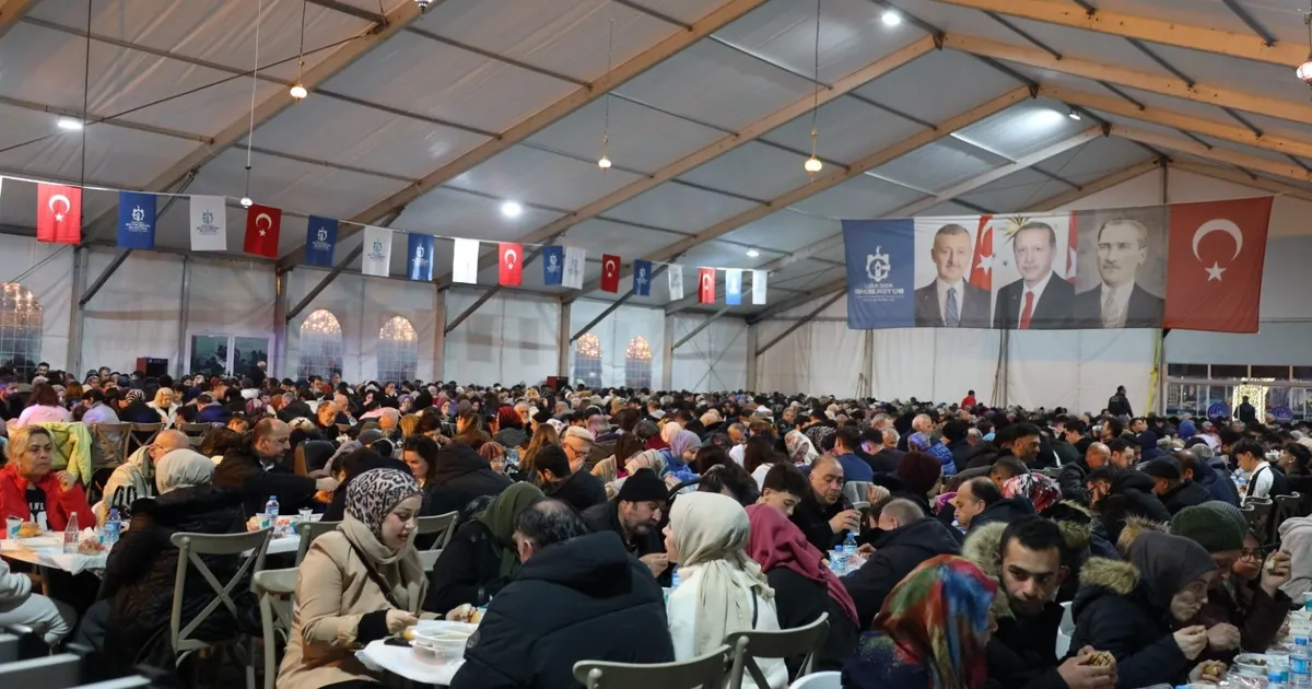 İzmit’in kalbi Büyükşehir Ramazan Çadırı’nda atıyor