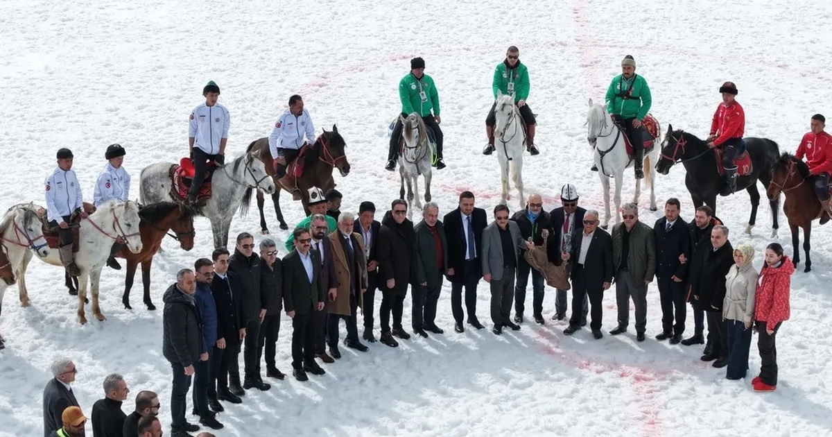 Kayseri Erciyes’te Kökbörü rüzgarı