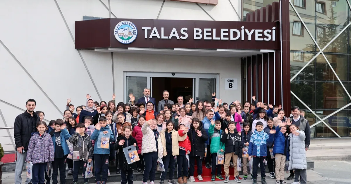 Kayseri Talas Belediye Başkanı Mustafa Yalçın, Atlas Koleji 3. sınıf