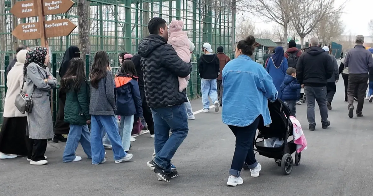 Kayseri’de hayvanat bahçesinde bayram yoğunluğu