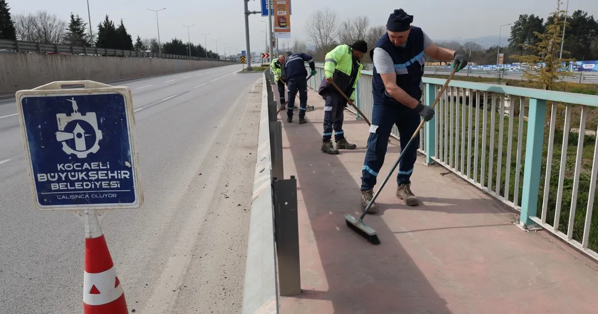 Kocaeli Büyükşehir’den bayram öncesi temizlik seferberliği