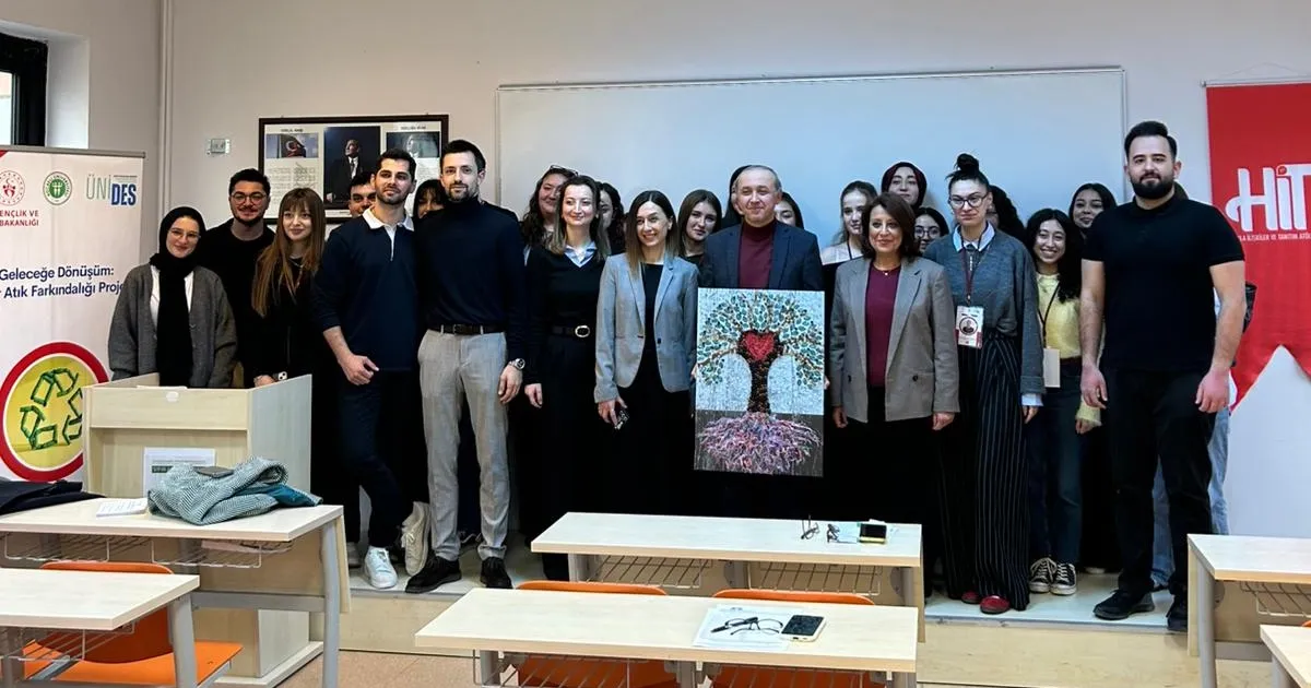 Kocaeli Üniversitesi’nde sıfır atıklar sanata dönüştü