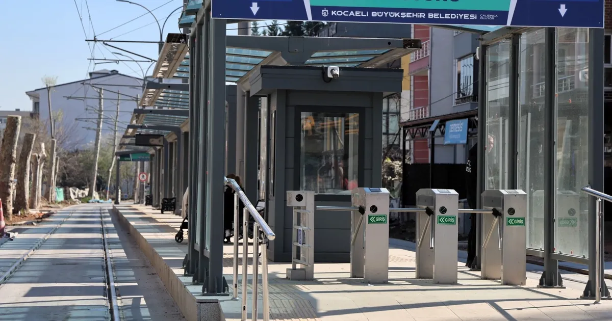 Kocaeli’de Alikahya istikametinde 6 durağın tabelası asıldı