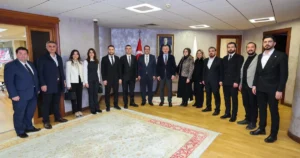 Kocaeli Büyükşehir Belediye Başkanı Tahir Büyükakın, iş dünyasından hemşeri derneklerine