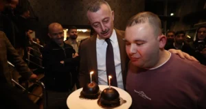 Kocaeli Büyükşehir Belediye Başkanı Tahir Büyükakın tarafından özel bireylere verilen