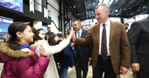 Kocaeli Büyükşehir Belediye Başkanı Tahir Büyükakın, Uluslararası Atık Günü programında