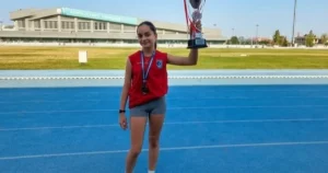 Kocaeli'de İzmit Belediyesi Çınar Akademi öğrencisi Alya Gül Keskin, atletizmde