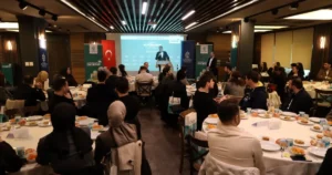Kocaeli Büyükşehir Belediyesi’ne bağlı kütüphanelerde çalışan personeller, “Personel Motivasyon Yemeği”