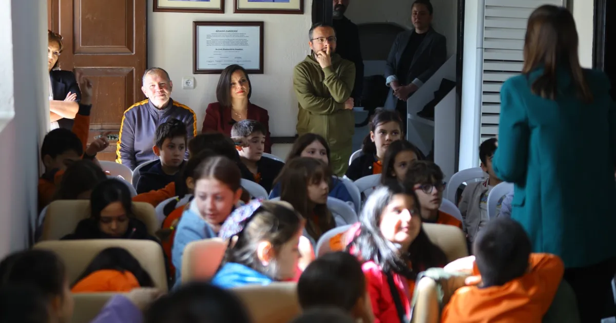 Kocaeli’de ‘Masal Çarşambaları’ çocukların hayal dünyasını aydınlatıyor