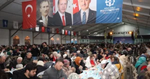 Kocaeli Büyükşehir Belediyesi tarafından İzmit Kent Meydanı’nda kurulan Ramazan Çadırı,