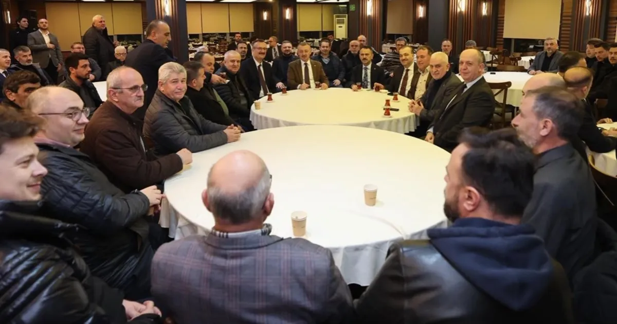 Kocaeli’de ziraatçılar, Başkan’ı çay içmeden bırakmadı