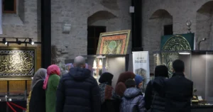 Konya Büyükşehir Belediyesi, Ramazan ayında “Mukaddes Emanetler” sergisini Konyalılarla buluşturmaya