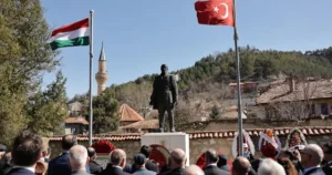 Kütahya Valiliği tarafından düzenlenen anma programına Belediye Başkanı Eyüp Kahveci