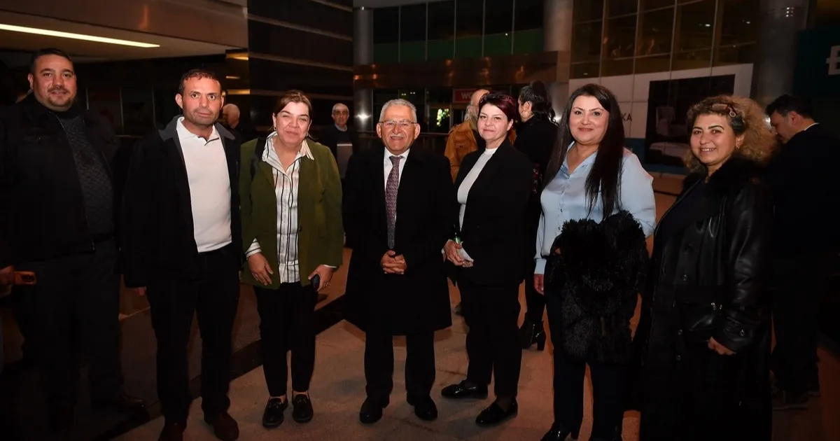 Kayseri Büyükşehir Belediye Başkanı Dr. Memduh Büyükkılıç, esnafla iftar sofrasında