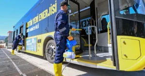 Mersin Büyükşehir Belediyesi ekipleri, toplu taşıma araçlarının gün boyunca güvenli