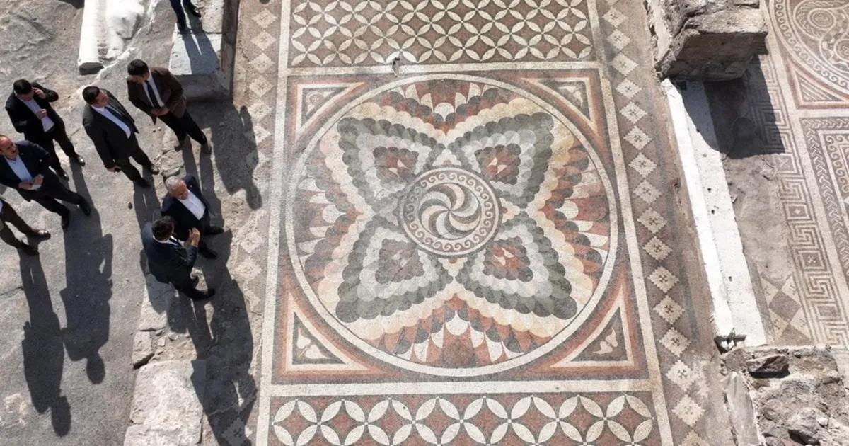 Mozaikli Yapı ören yeri oldu