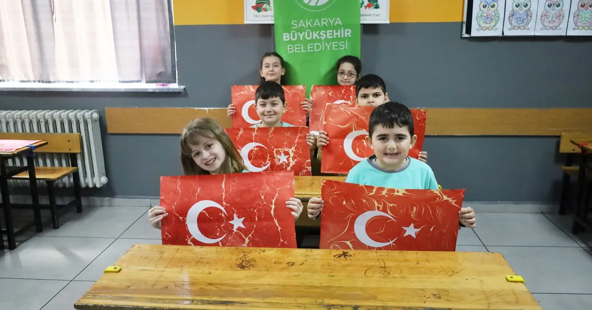 Sakarya Büyükşehir öğrencilerle milli marşı andı