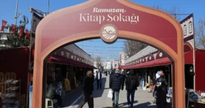 Sakarya Büyükşehir Belediyesi tarafından geleneksel hale getirilen Ramazan Kitap Sokağı,