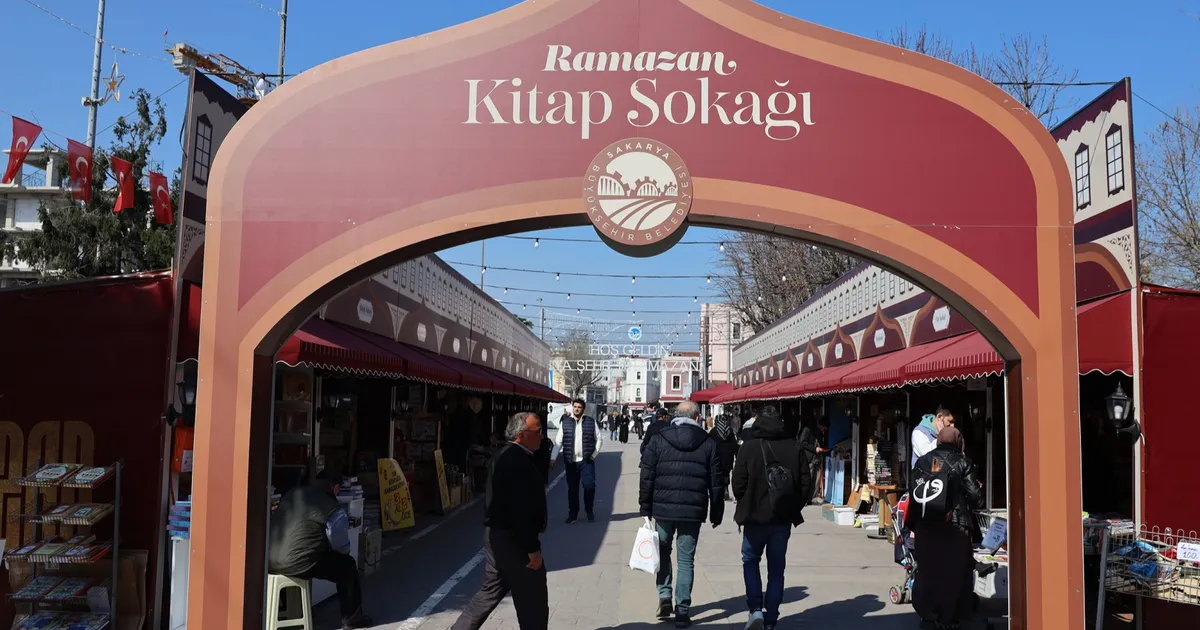 Sakarya’da Kitap Sokağı kitapseverlerin buluşma noktası oldu