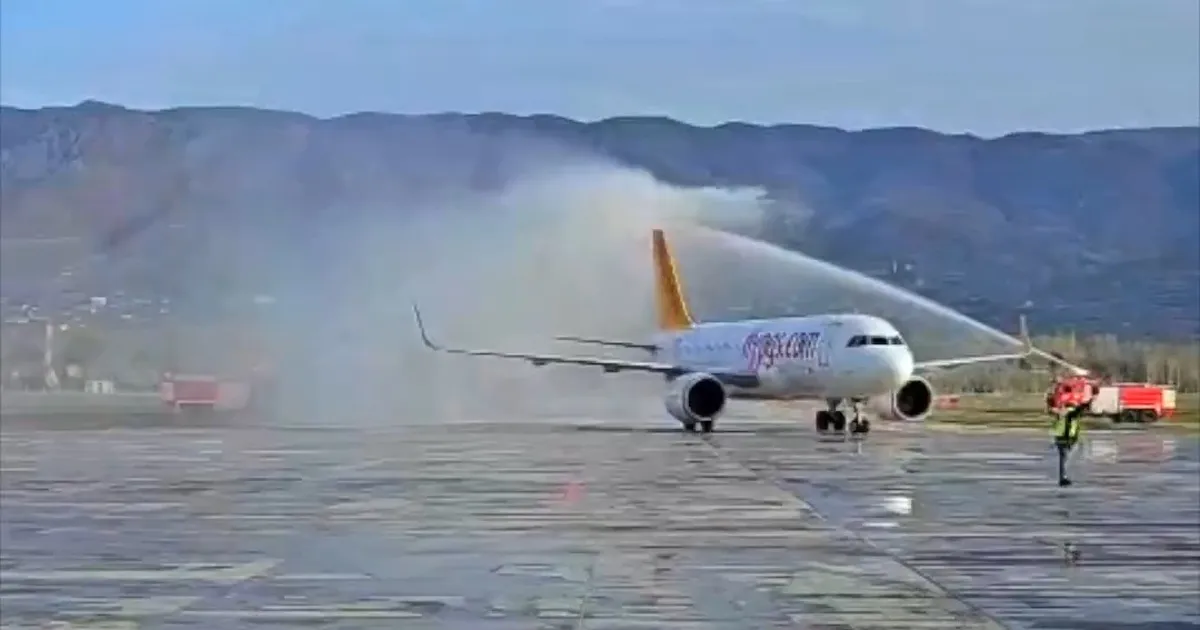 Tokat–İzmir uçuşları başladı… İlk sefere su takı seremonisi