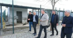 Adana Büyükşehir Belediyesi Hayvan Bakımevi’ni ziyaret eden ve incelemelerde bulunan