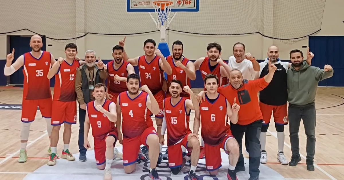 Ağrı’nın ilk basketbol takımı playoff’a lider yükseldi
